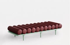 Diván «Five to Nine» de Tacchini - Banco de Studiopepe, piel roja, base verde