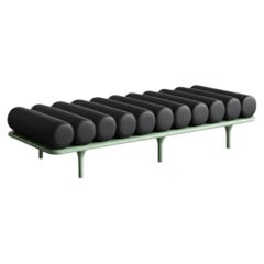 Diván «Five to Nine» de Tacchini - Banco de Studiopepe, de piel negra y base verde