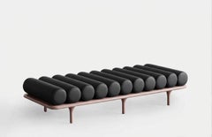 Tacchini „Five to Nine“ Tagesbett – Bank von Studiopepe, Leder schwarz – Untergestell in Rosa