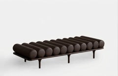 Tacchini „Five to Nine“ Tagesbett – Bank von Studiopepe, Leder braun – braunes Gestell