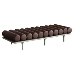 Tacchini „Five to Nine“ Tagesbett – Bank von Studiopepe, Leder, braun – grünes Gestell