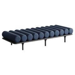 Tacchini „Five to Nine“ Tagesbett – Bank von Studiopepe, Stoff „Eboni“ – schwarzes Gestell