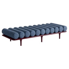 Tacchini „Five to Nine“ Tagesbett – Bank von Studiopepe, Stoff „Eboni“ – rotes Gestell