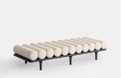 Divano letto Tacchini "Five to Nine" - Panca di Studiopepe in tessuto Loren - Base nera
