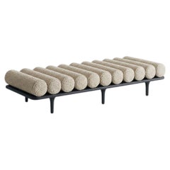 Tacchini „Five to Nine“ Daybed – Bank von Studiopepe, Stoffausführung „Take“, schwarzes Gestell