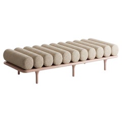 Divano letto Tacchini “Five to Nine” - Panca di Studiopepe, rivestimento in tessuto - Base rosa