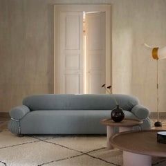 Gianfranco Frattini für Tacchini: „Sesann“ – italienisches Luxussofa in Grau/Chrom