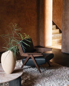 Sillón Lina — Gianfranco Frattini para Tacchini - Sillón de cuero negro con base de nogal