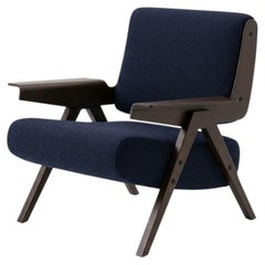 Sessel „Lina“ – Gianfranco Frattini für Tacchini – Sessel mit blauem Stoffbezug – Nussbaum