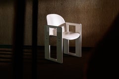Chaise de luxe blanche brillante avec accoudoirs « Tacchini Dialogo » de Tobia Scarpa