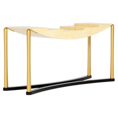 Consolle in legno "Schwarzenberg" di Memphis Milano, disegnata da Hans Hollein
