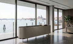 Buffet et vaisselier à 4 portes « Oasi Modern » de Cantori, laqué effet craie – marbre noir