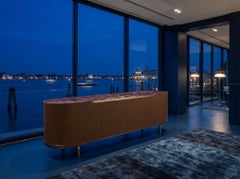 Buffet et vaisselier à 4 portes « Oasi Modern » de Cantori, finition laquée cognac – marbre rouge