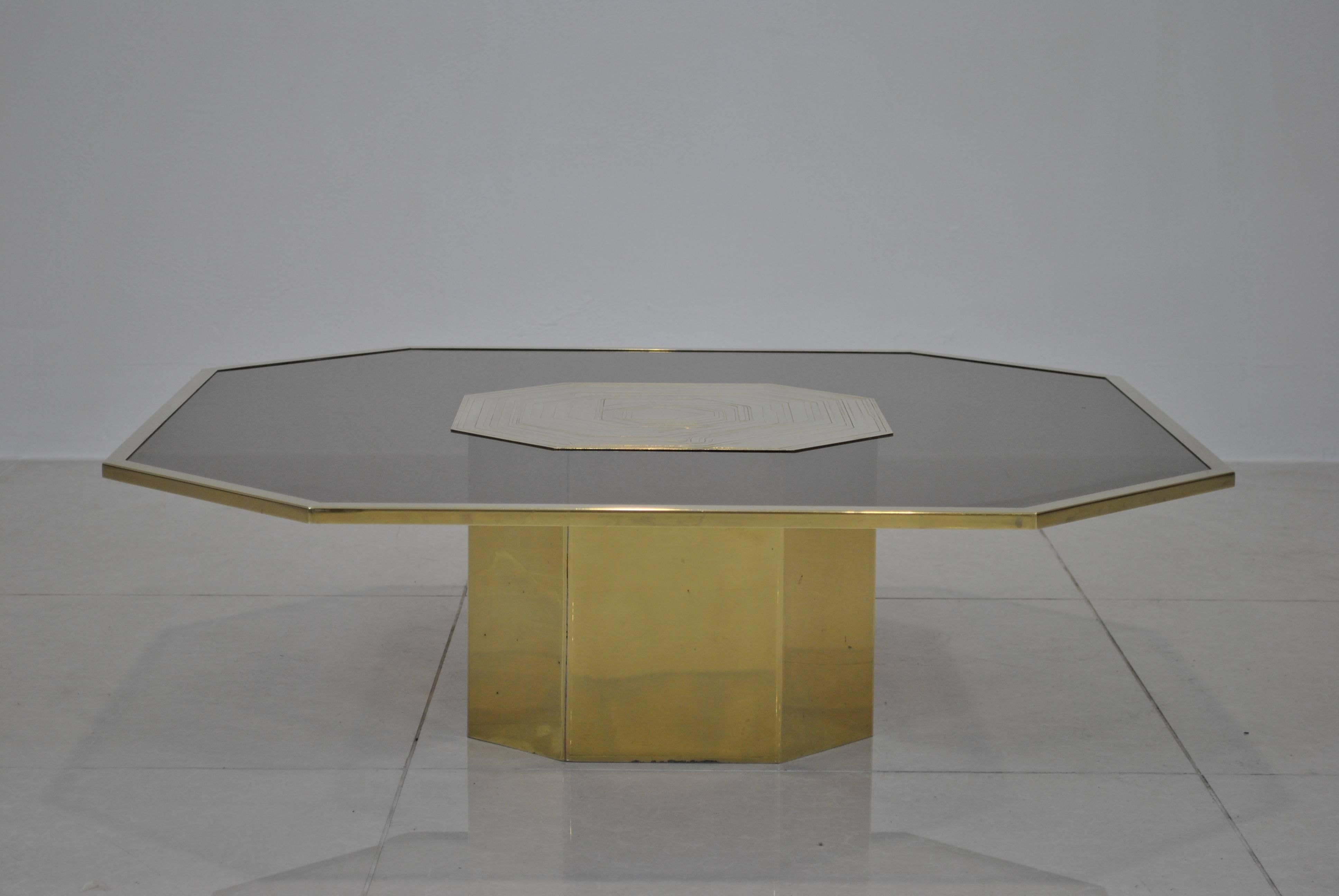 Rare and nice acid etched brass and smoked glass coffee table with modernist etch by Jenalzi Jenatzy. Jenatzy was the wife of Armand Jonckers.

The table is signed and in very good condition, with evident signs of age and oxydation.

Great match