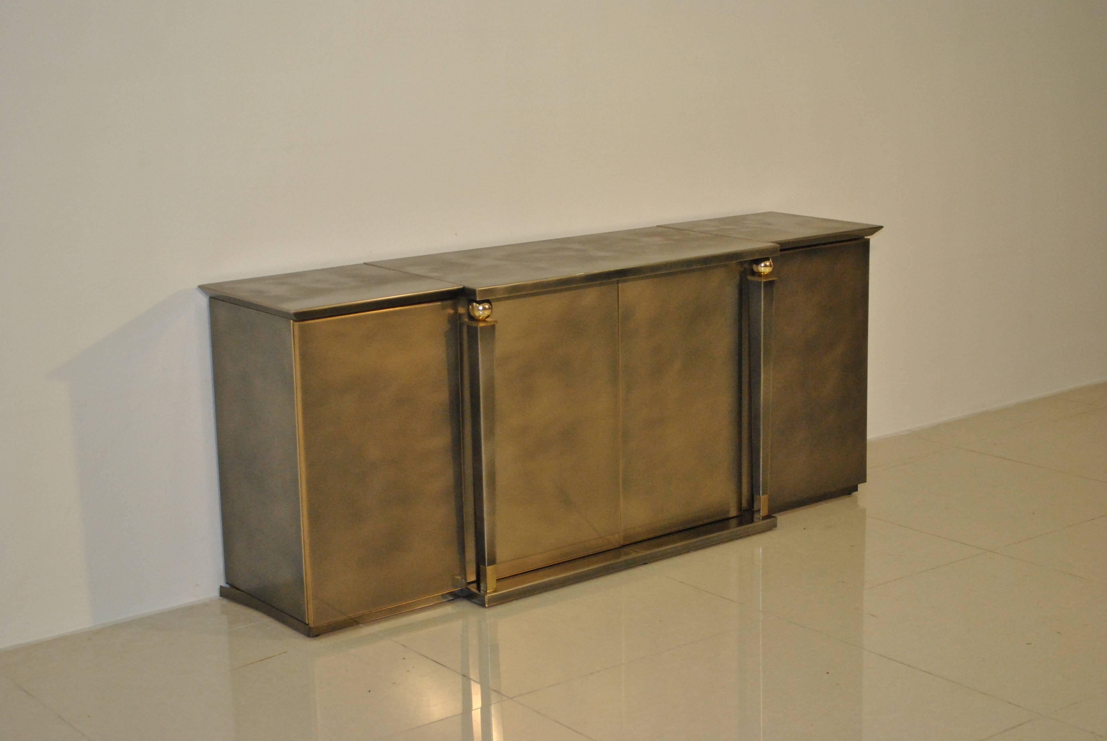 Very rare and nice neoclassical sideboard by Belgo Chrome, very high end piece made in Belgium in the 1980s.

The sideboard is entirely made in brushed patina steel with solid brass and 24-karat gold-plated details.

Very good condition with