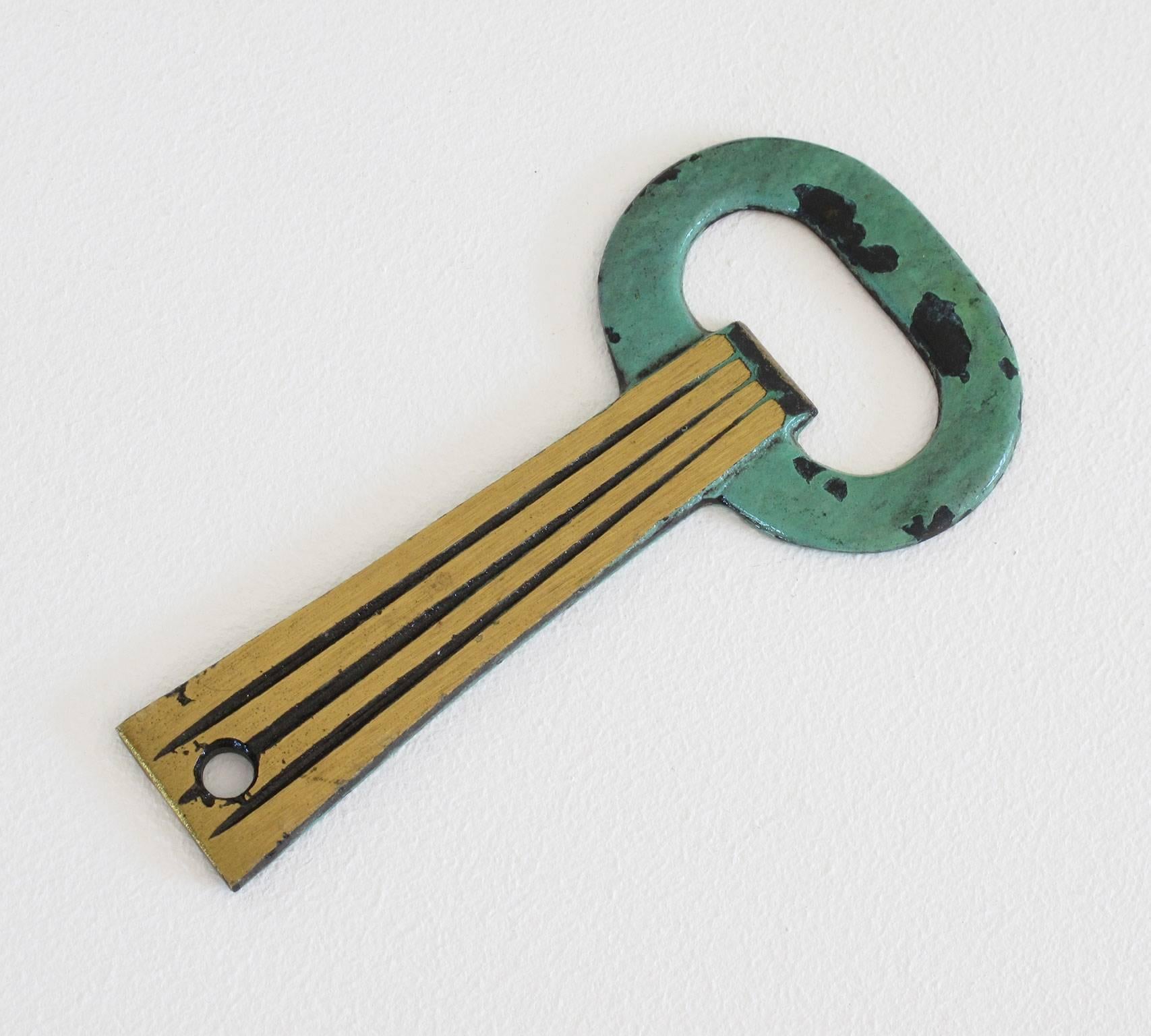 Vintage Israeli modern bottle opener, made of solid brass with a heavily patinated verdigris treatment on the surface and incised grooves along stem with hole.

Condition: Good vintage, see images.

Dimensions: 4 3/8 high x 2 1/8 x 1/8 deep