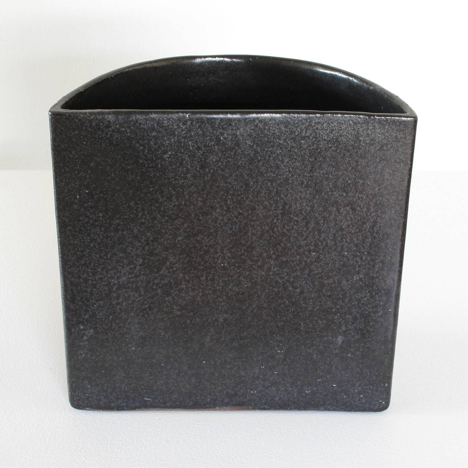 Mid-Century Modern David Cressey Pro Artisan Collection Glazed Black 'Wall Pocket' Ceramic Planter For Sale