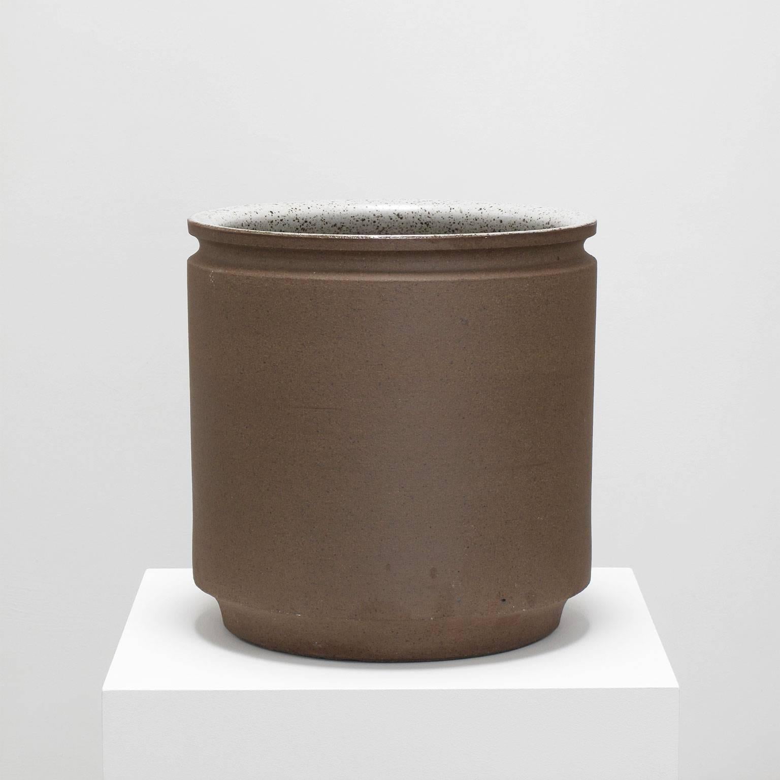 David Cressey and Robert Maxwell ceramic planter, 1970s, stoneware, unglazed exterior, glazed light grey speckled interior, 15.5 high x 15.25 diameter inches, Earthgender Ceramics, Los Angeles, California.