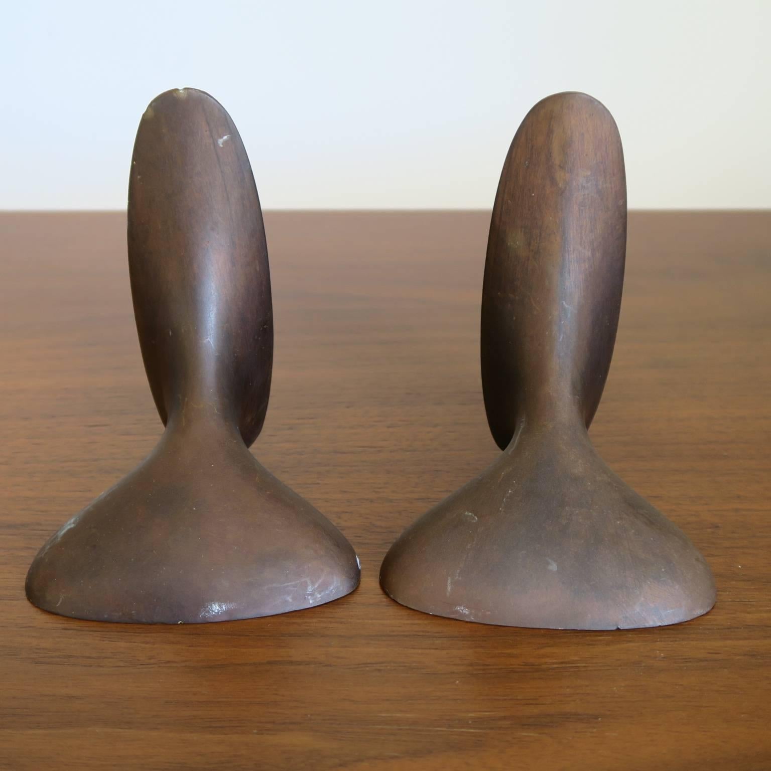 Carl Auböck Vintage Pair Solid Bronze Bookends in Organic Modern Form In Good Condition For Sale In Los Angeles, CA