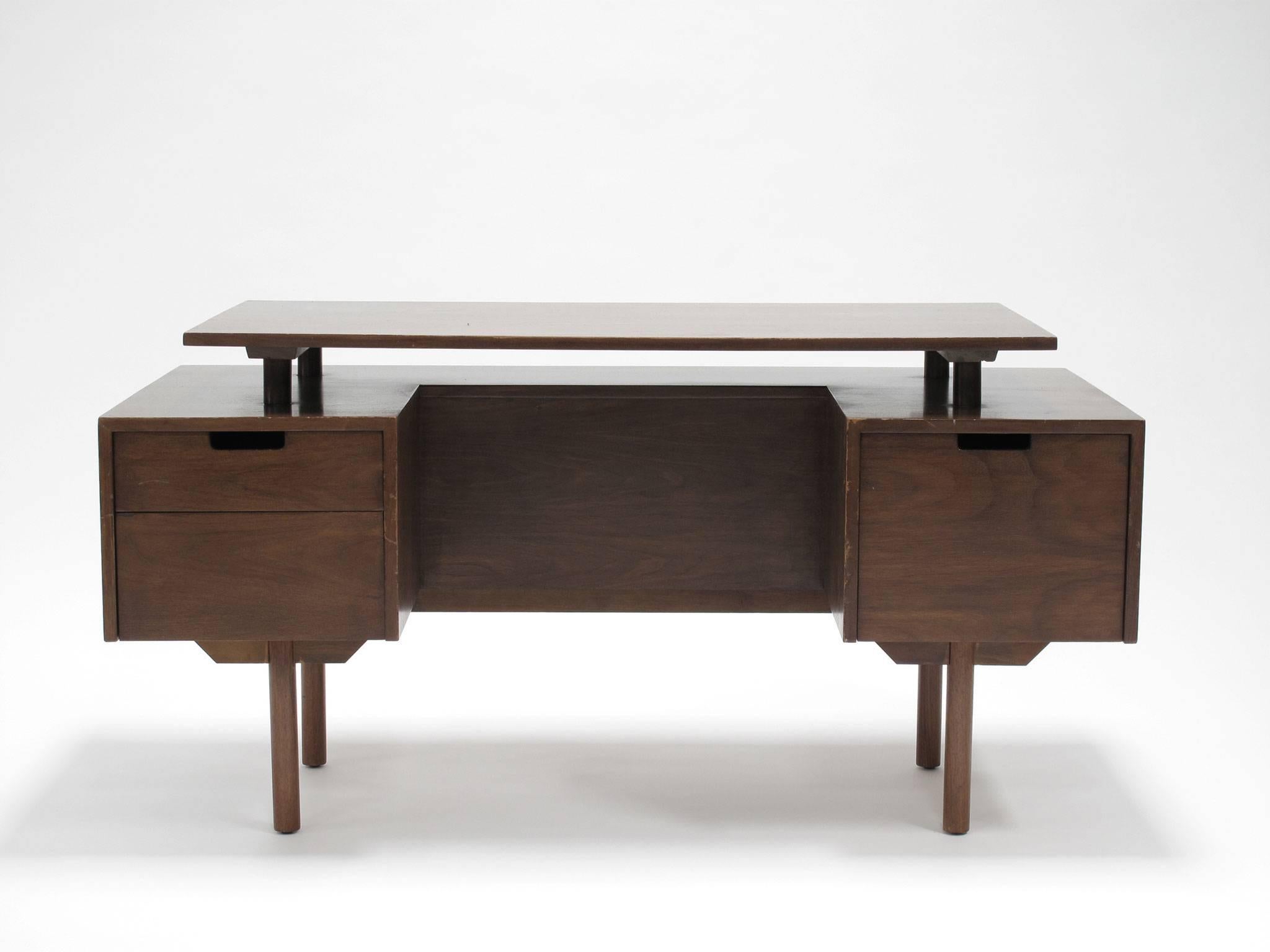 Milo Baughman
Executive desk with floating top, 1960s
Walnut, California Modern Design
Glenn of California

Measurements in inches: 30 high x 58 wide x 28 deep

Condition: good vintage, handsome and functional, double pedestal, three drawers,