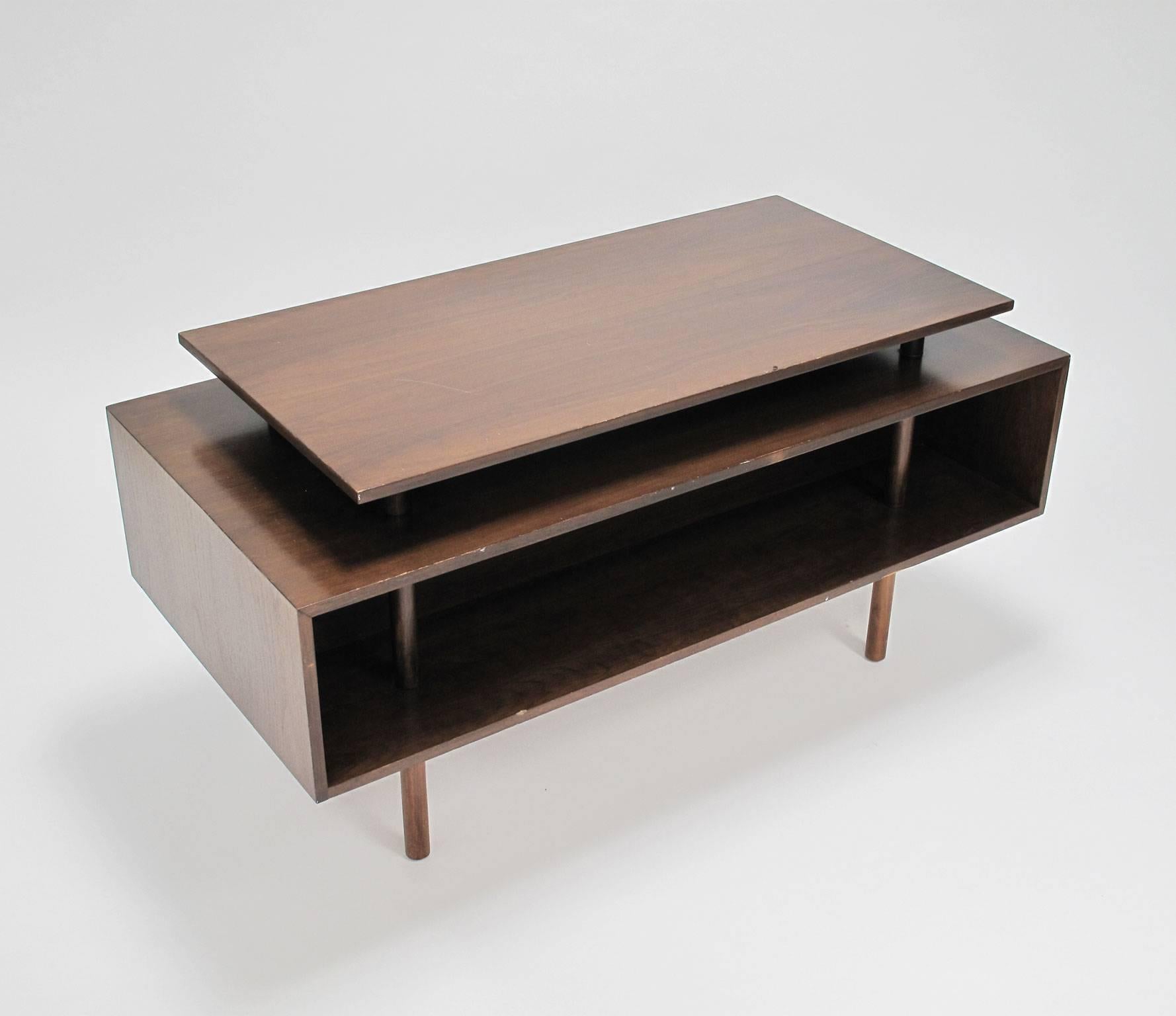 Milo Baughman Executive Desk With Floating Top, 1960s In Good Condition For Sale In Los Angeles, CA