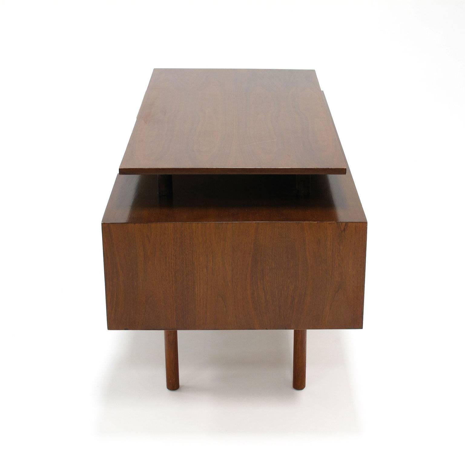 Milo Baughman Executive Desk With Floating Top, 1960s For Sale 1