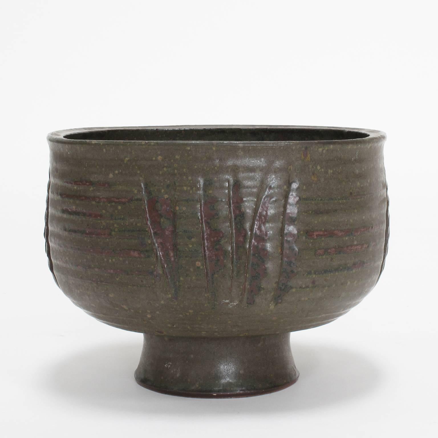 Laura Andreson
'Footed Bowl', 1956
Stoneware, glazed, linear sgraffito design
Unique, handmade, signed by artist
Los Angeles, California
Provenance: The Estate of David Cressey
Measurements in inches: 6.25 high x 9 wide x 8.5 deep
Please