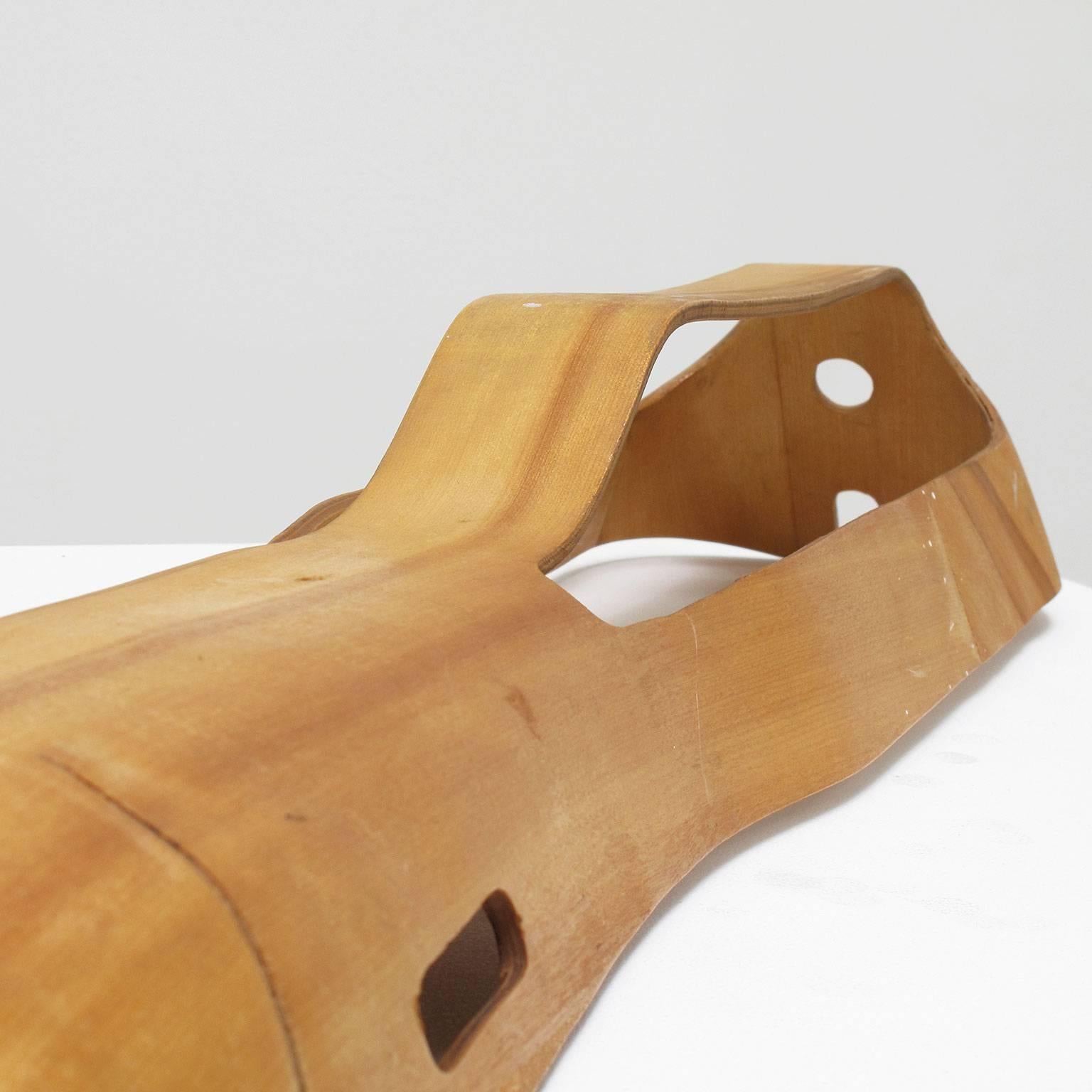 20th Century Eames Molded Plywood Leg Splint, 1940s For Sale