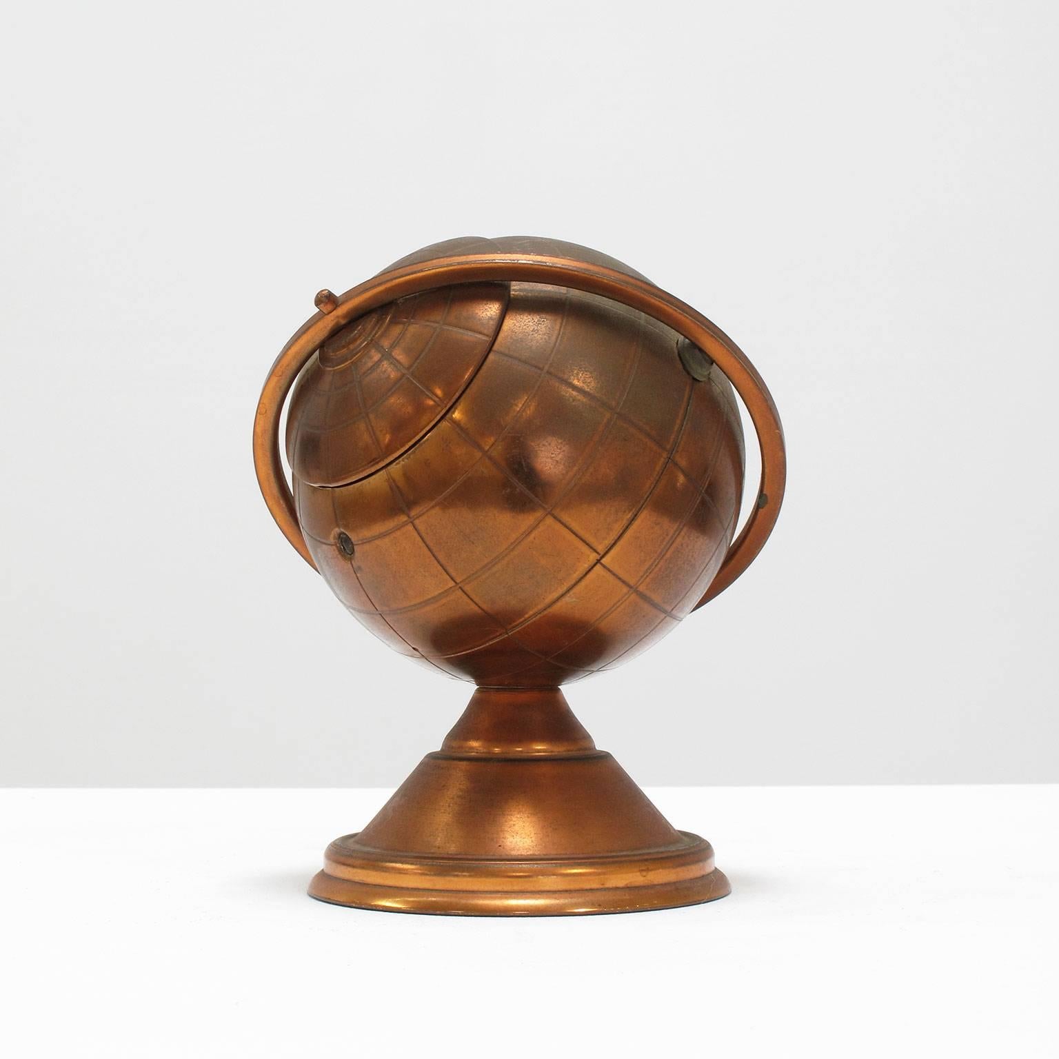 Vintage Copper Globe Decorative Object with Hidden Compartment In Good Condition In Los Angeles, CA