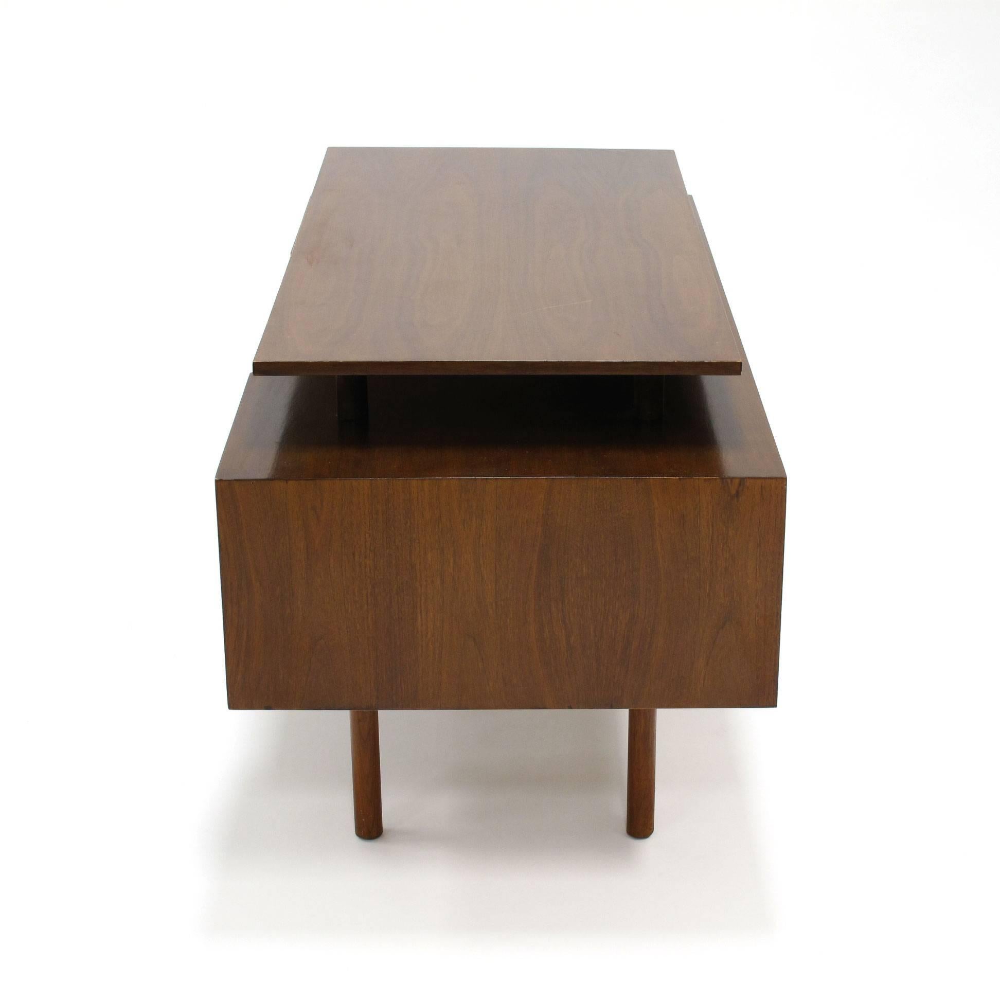 20th Century Milo Baughman Executive Desk with Floating Top, Glenn of California, 1950s For Sale