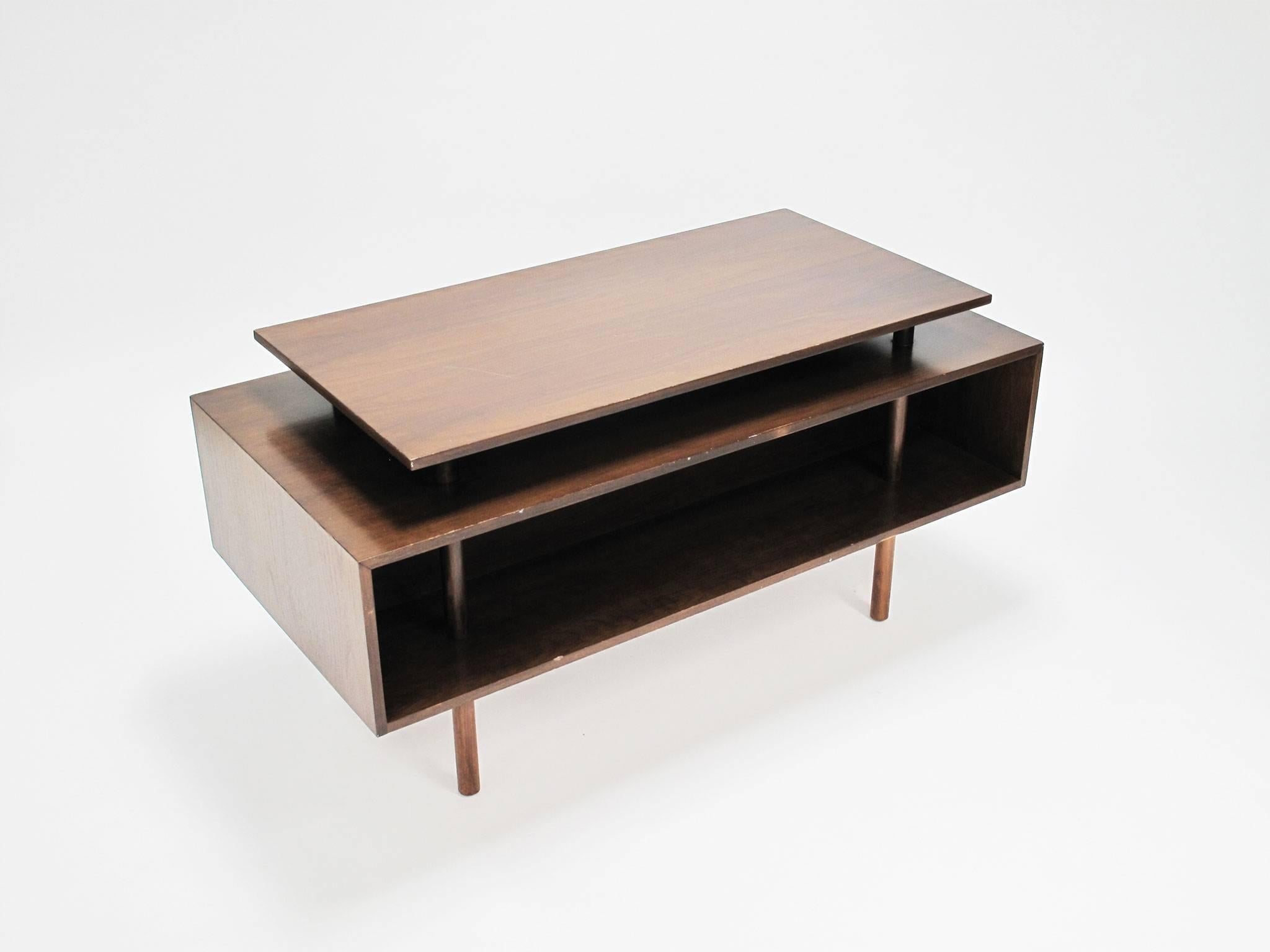 Milo Baughman Executive Desk with Floating Top, Glenn of California, 1950s In Good Condition For Sale In Los Angeles, CA