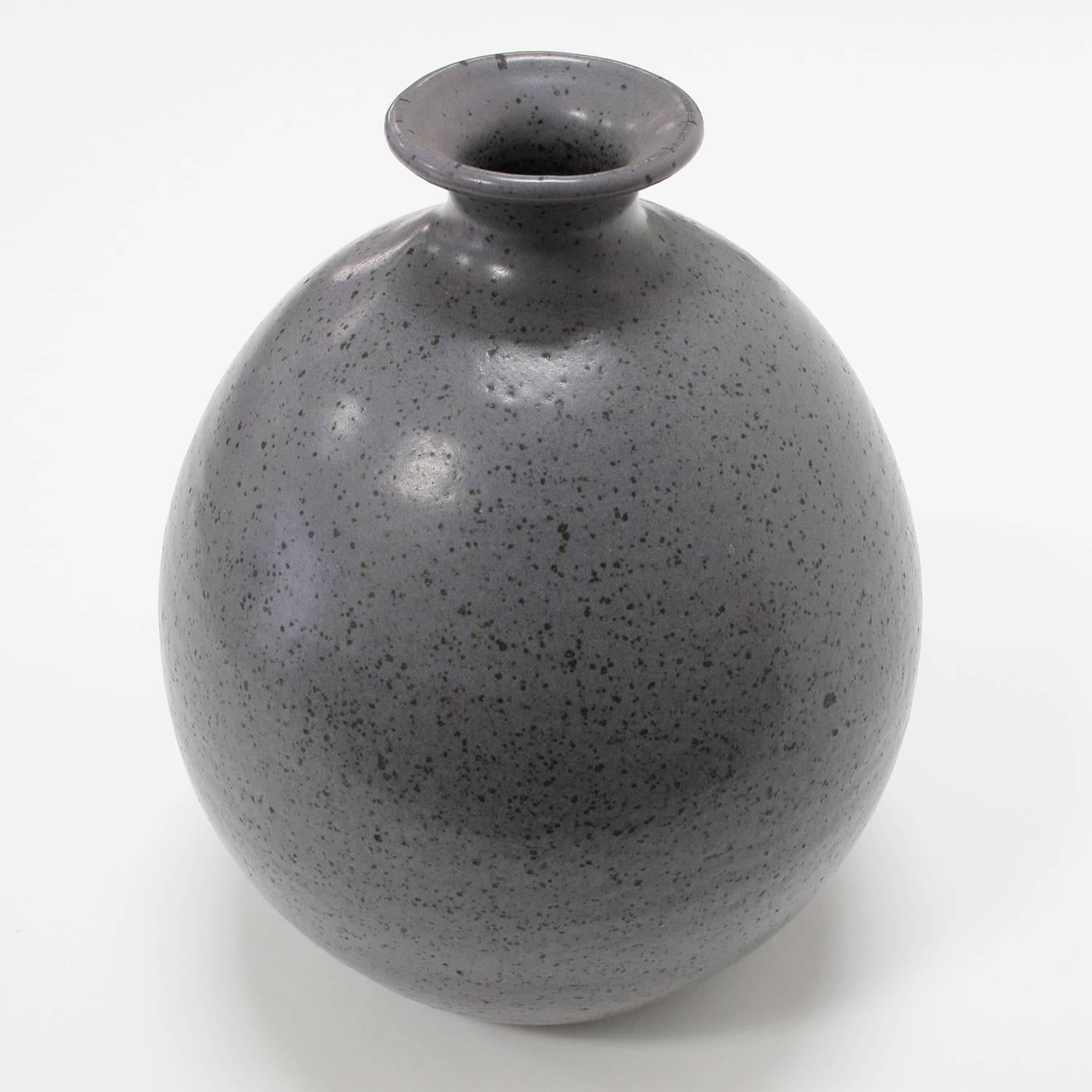 American Classical David Cressey Ceramic Vase, Glazed Purple, 1970s, Earthgender Ceramics For Sale