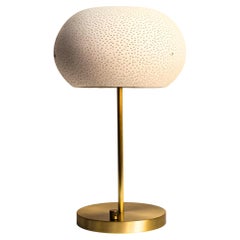 Lámpara de mesa Claylight Sphere: lámpara de escritorio hecha a mano, de cerámica y latón