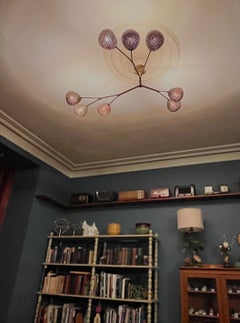 Vine Eight - Tono «Black Dot»: Lámpara de araña de 8 luces, hecha a mano en cerámica y latón cepillado