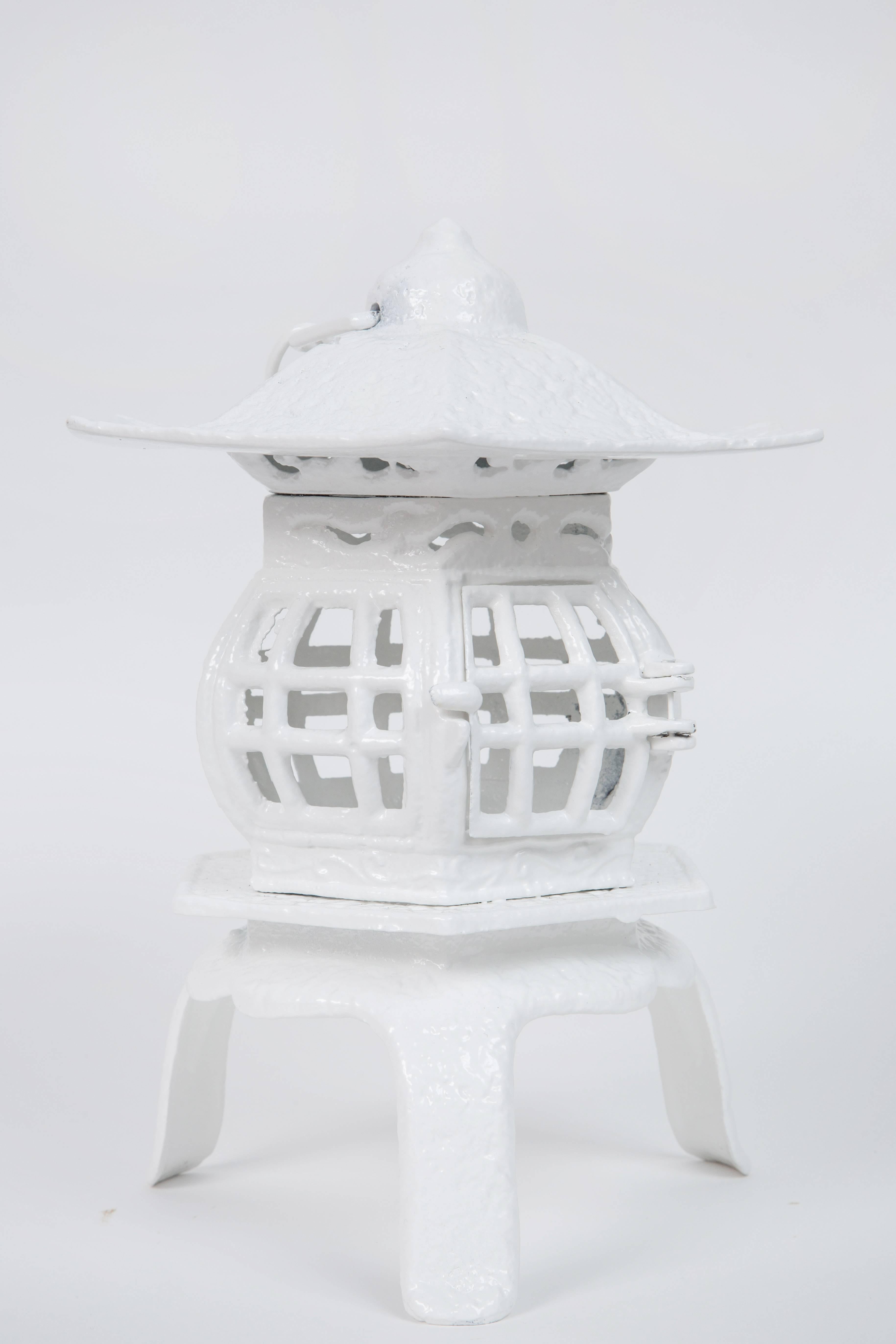 20th Century Trio of 1960s Cast Iron Pagodas in White Lacquer