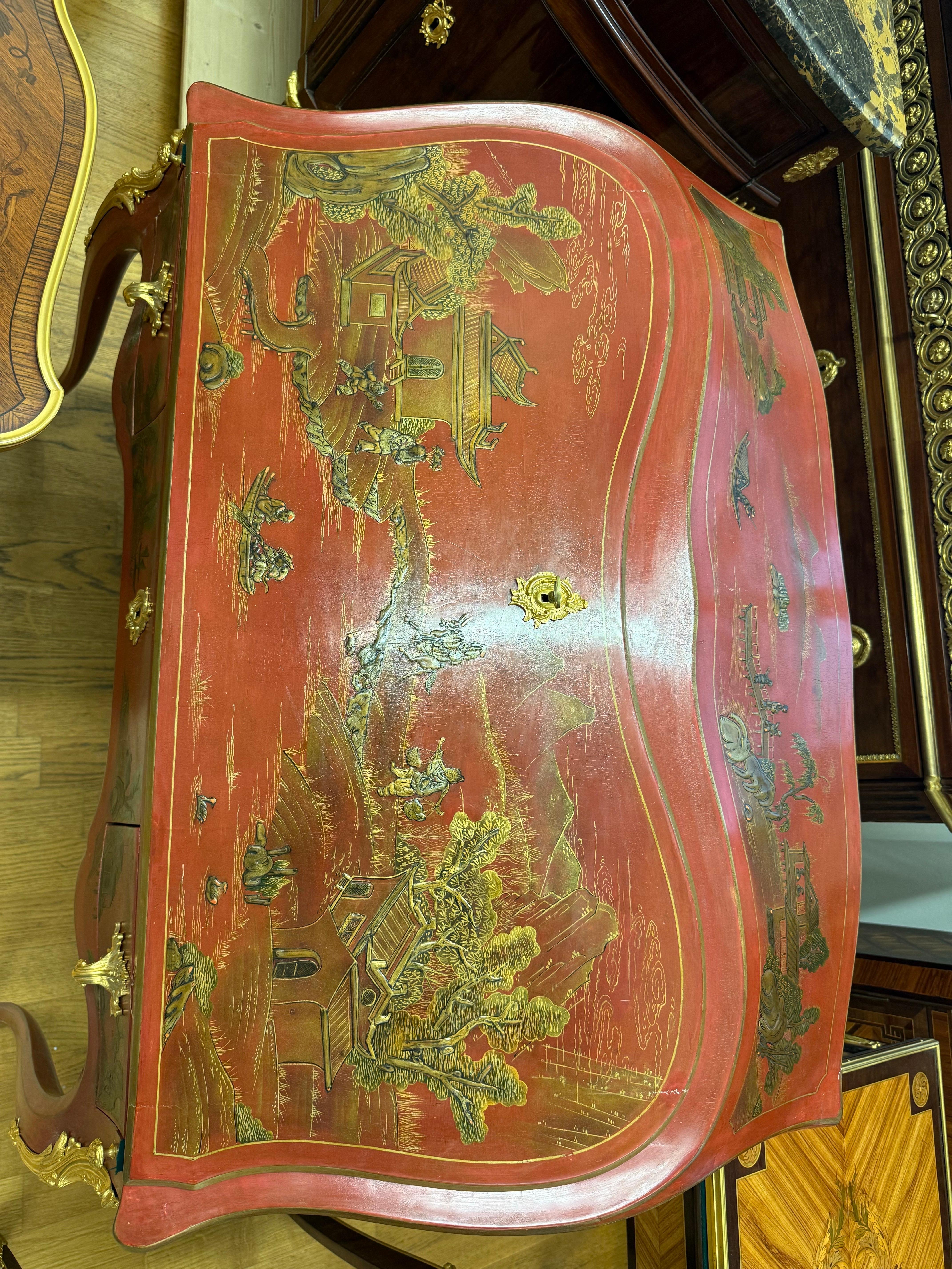 Damensekretär im Stil Louis XV mit rot-goldenem Chinoiserie-Dekor im Angebot 1