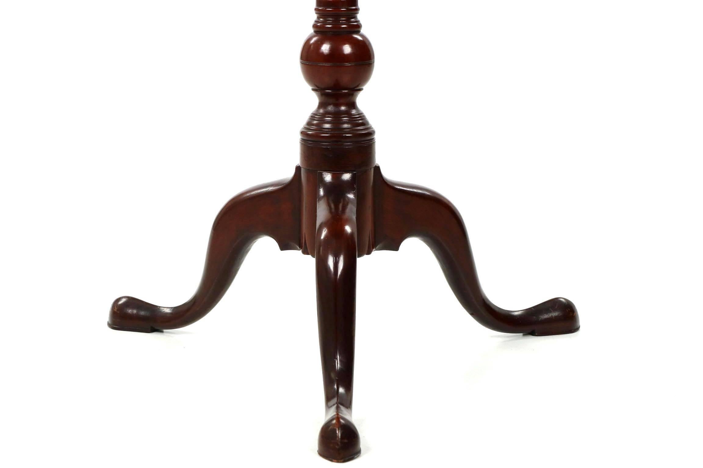 Philadelphia Queen Anne Mahogany Tilting Candle Stand W/ Suppressed Ball In Excellent Condition In Shippensburg, PA
