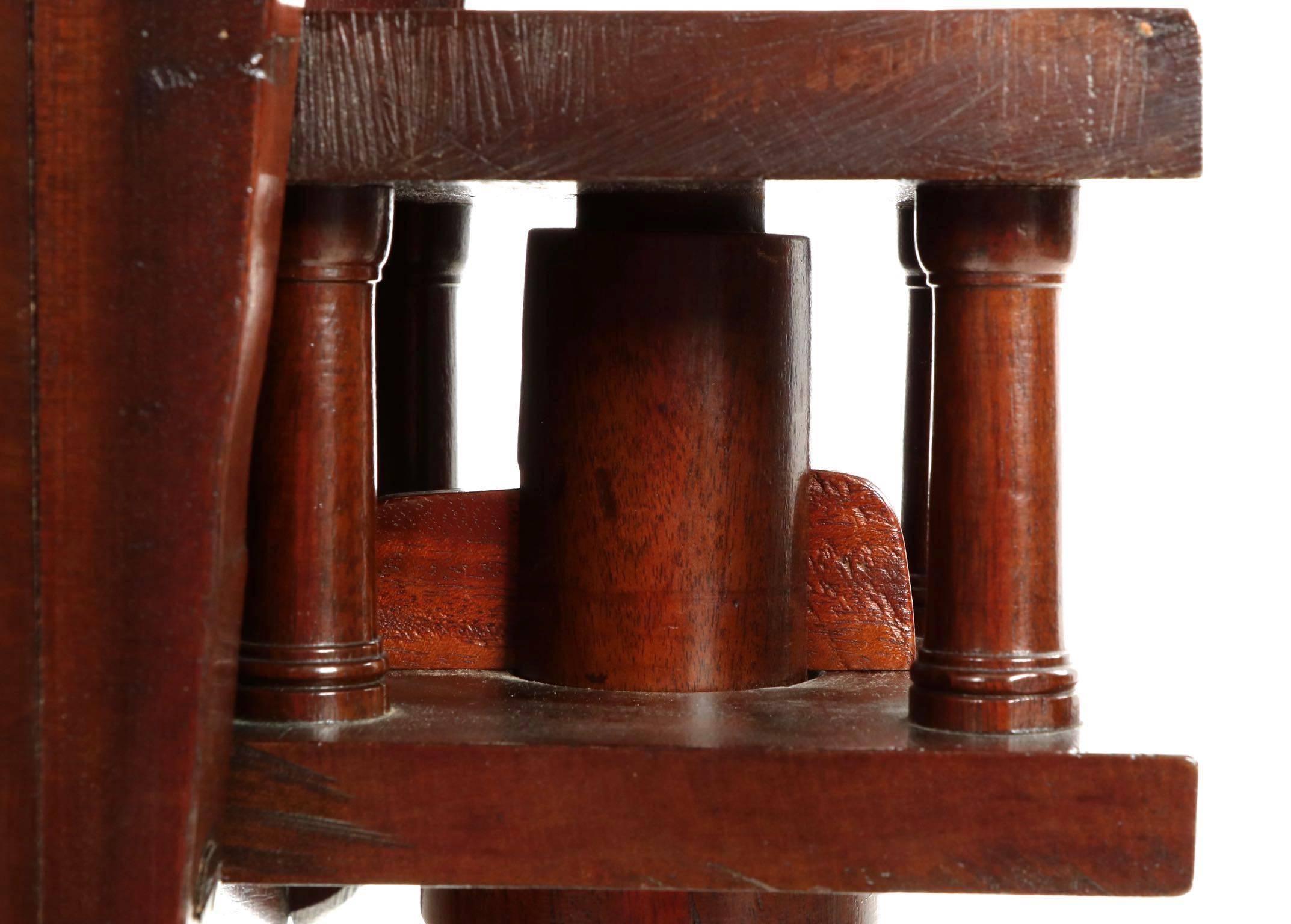 English George III Mahogany Octofoil Antique Wine Table, 18th Century In Good Condition In Shippensburg, PA