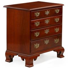 Antique American Chippendale Style Mahogany Bachelors Chest of Drawers, Benchmade