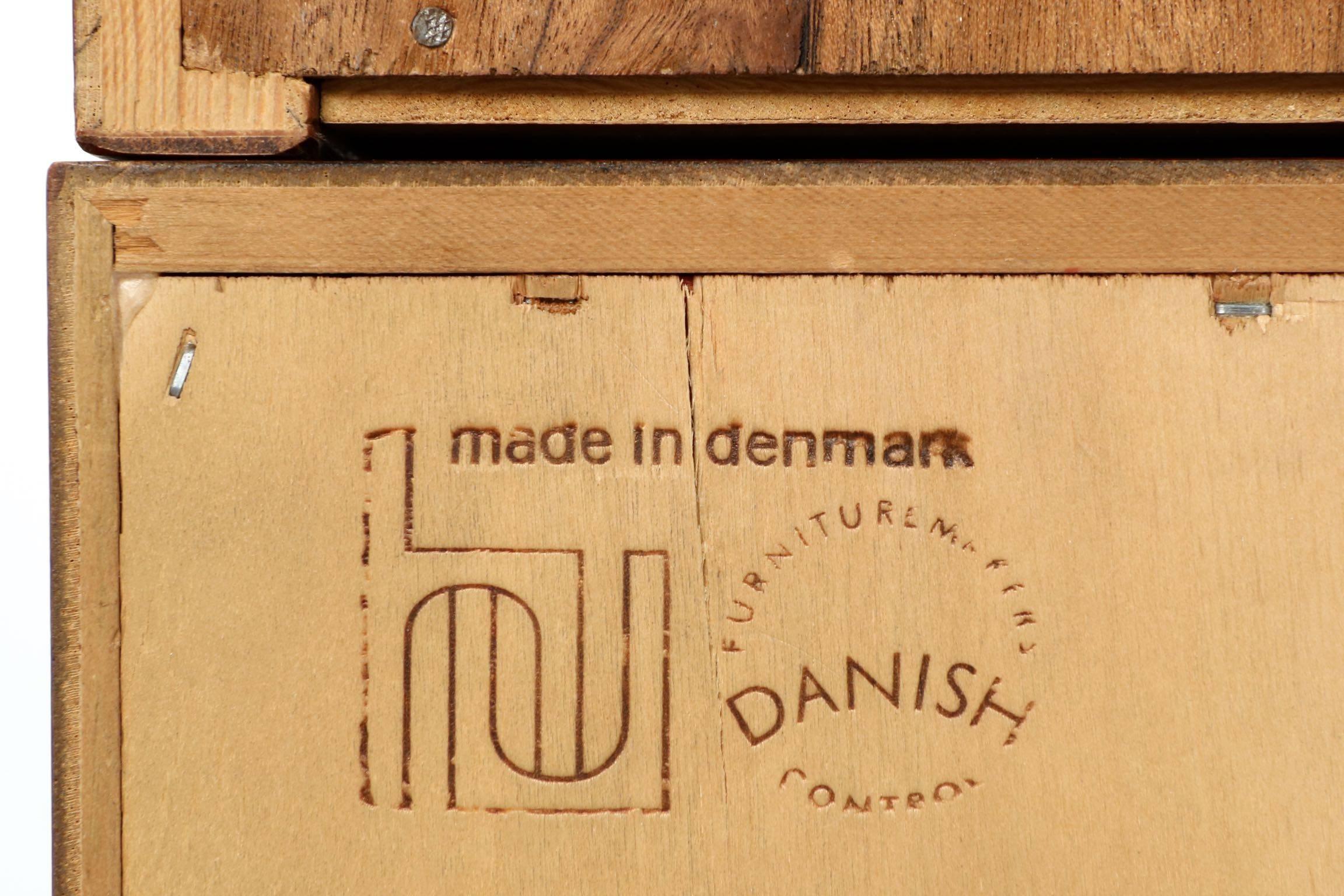 Danish Mid-Century Modern Rosewood Bookcase Display Cabinet, Poul Hundevad 1