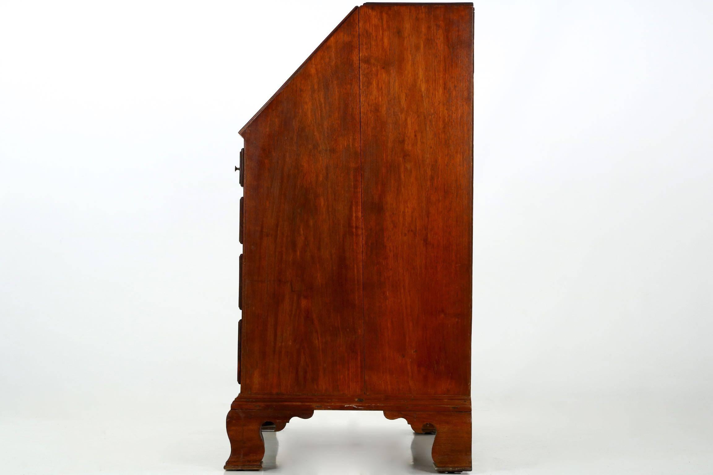 Pine American Chippendale Walnut Slant Front Desk, Philadelphia, circa 1785