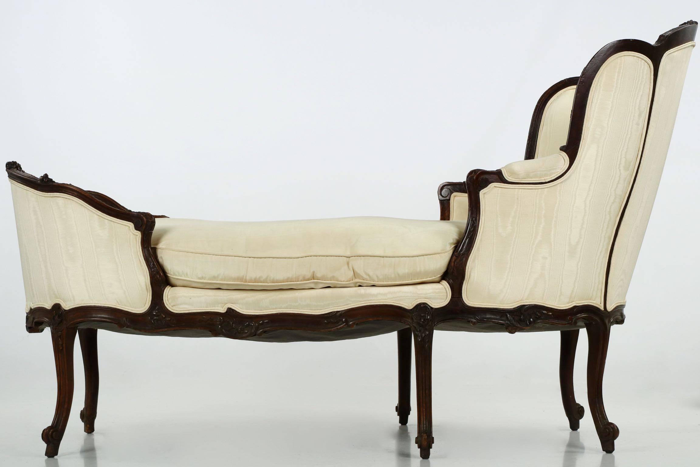 French Louis XV Style Carved Walnut Chaise Longue Lounge Settee, 19th Century 1