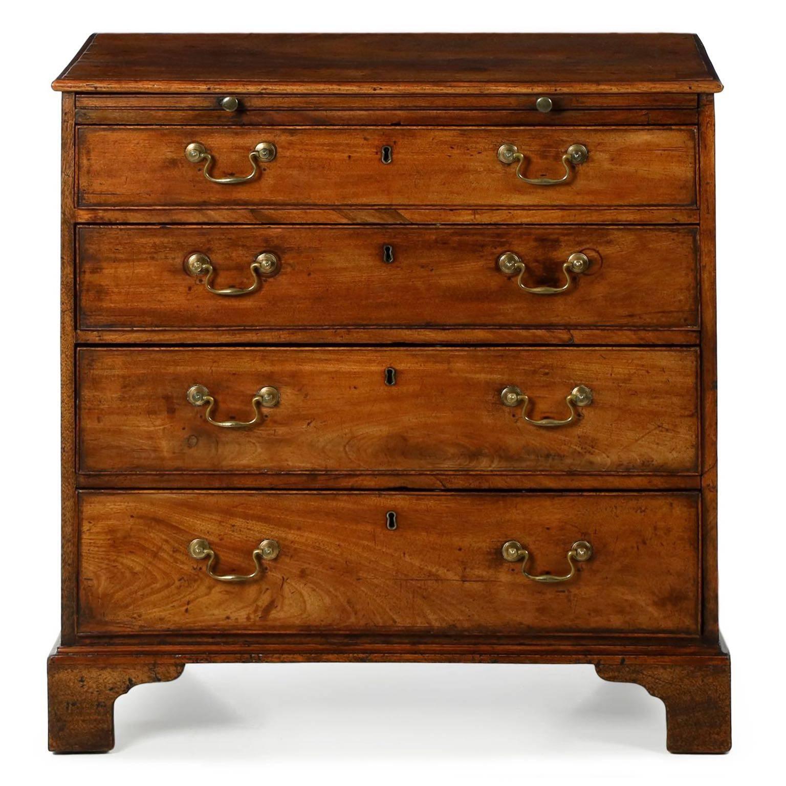 This chest of drawers is particularly attractive for it’s petite size, the diminutive form of case termed a “bachelor’s chest”. These are absolutely gorgeous bedside solutions, as the case is small enough that it does not dominate a wall or have