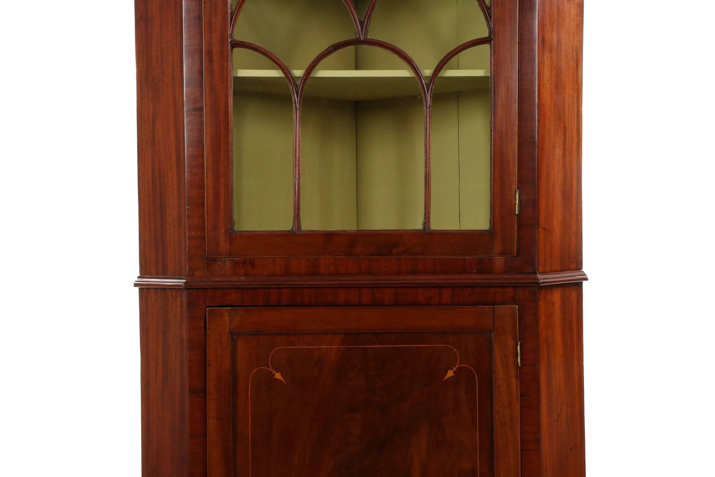 Petite George III Period Inlaid Mahogany Antique Corner Cabinet, England, 1780 In Excellent Condition In Shippensburg, PA