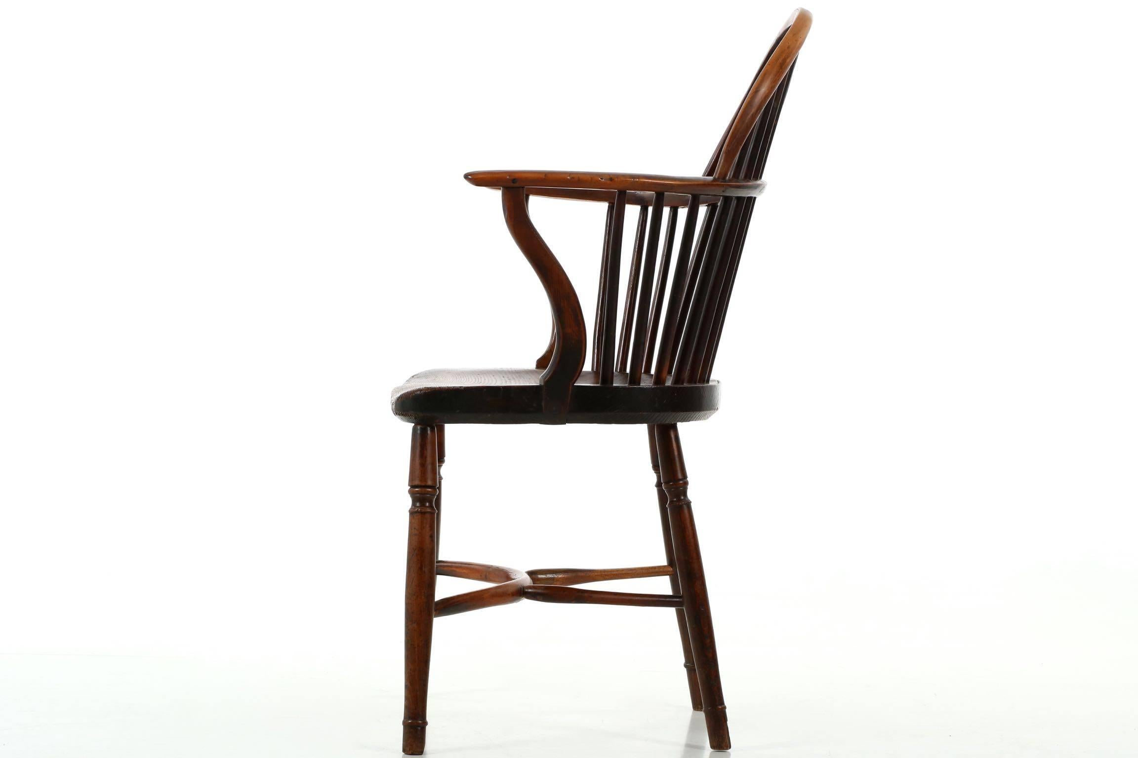 Fine English Yew and Elm Antique Windsor Armchair, circa 1810-1840 1