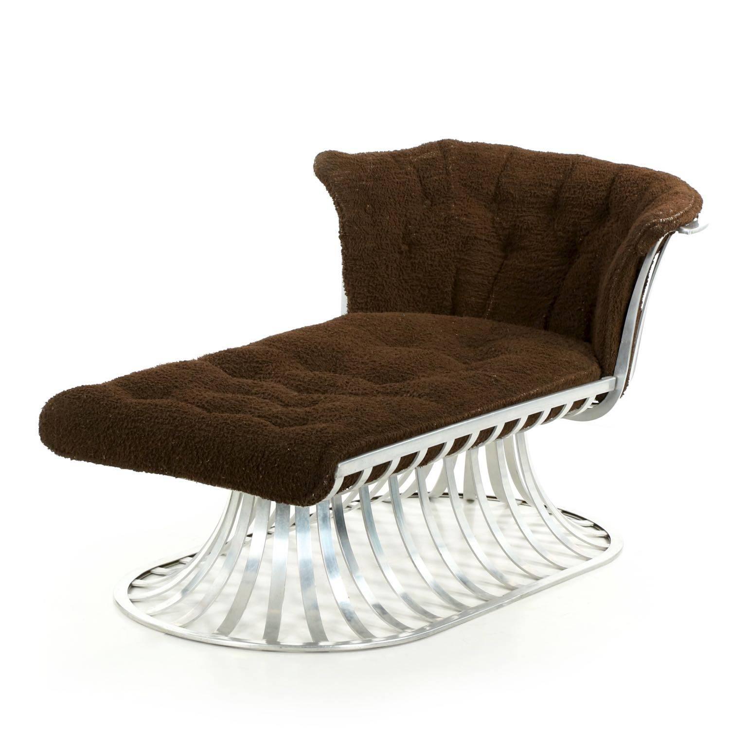 Part of a most interesting series by Russell Woodard, circa 1960 employing curved aluminum spokes into tables, sofas, chairs, dining tables and this particularly striking chaise longue. There is something innately comfortable about the piece,