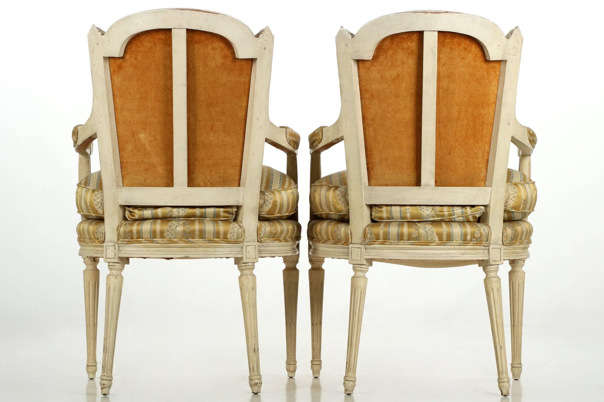 French Louis XVI Style Vintage Distressed Painted Fauteuils Armchairs In Distressed Condition In Shippensburg, PA