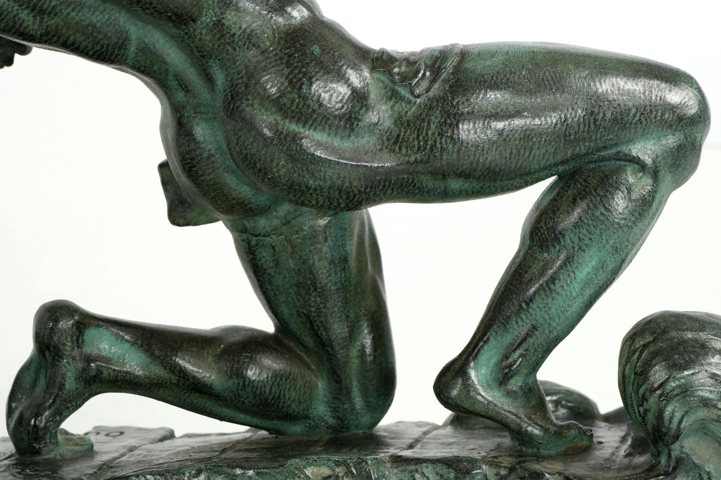 Milieu du XXe siècle Sculpture française Art Déco en fonte patinée 