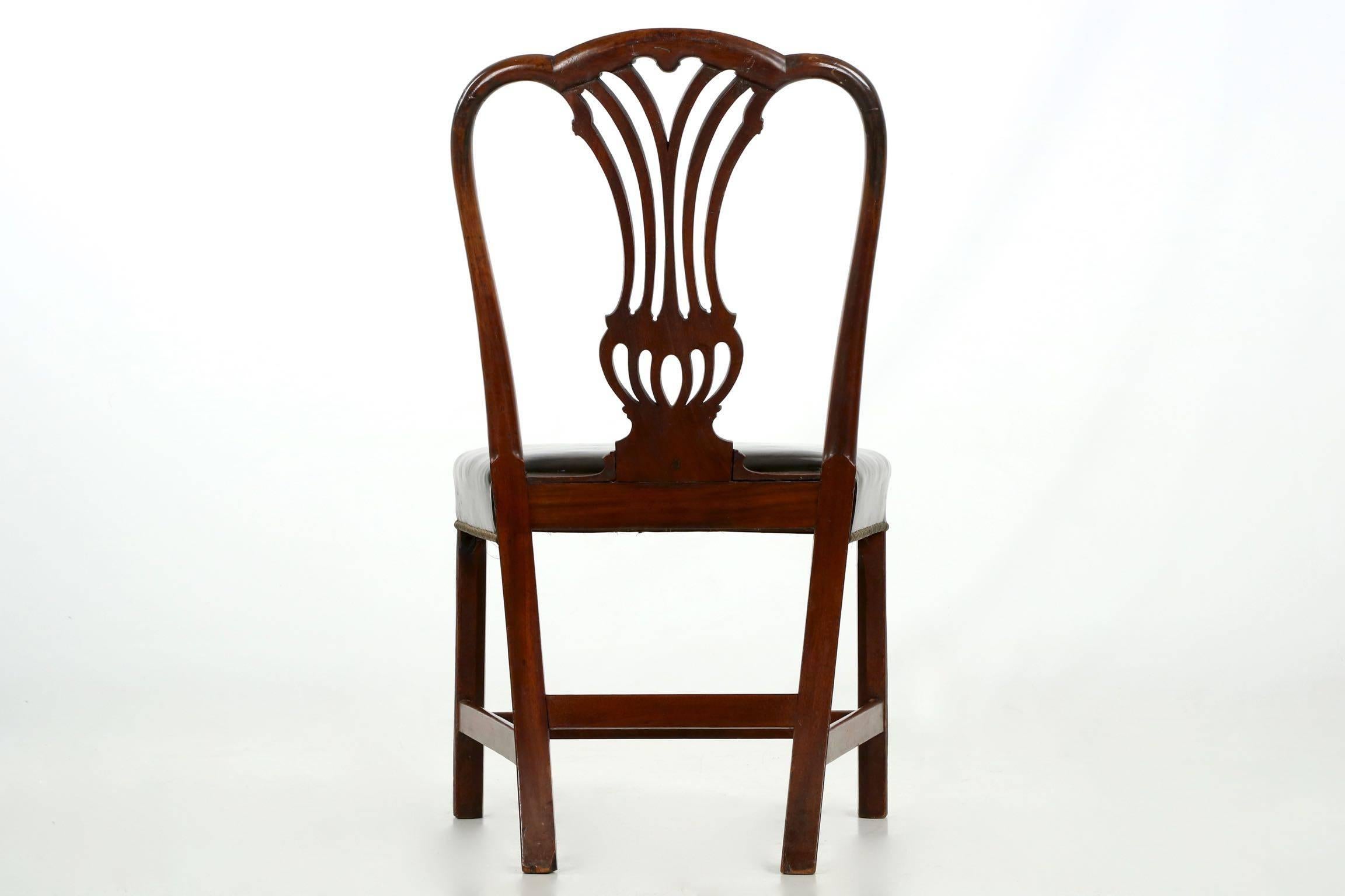 English Georgian Carved Mahogany Leather Antique Side Chair, Late 18th Century In Excellent Condition In Shippensburg, PA
