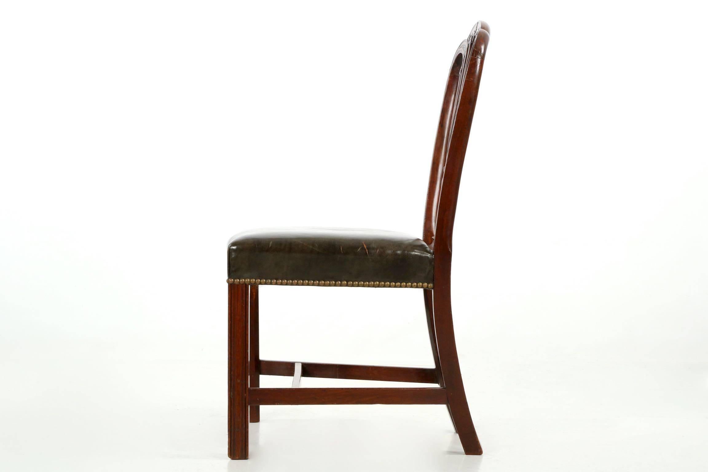 English George III Carved Mahogany Antique Leather Side Chair, Late 18th Century In Good Condition In Shippensburg, PA